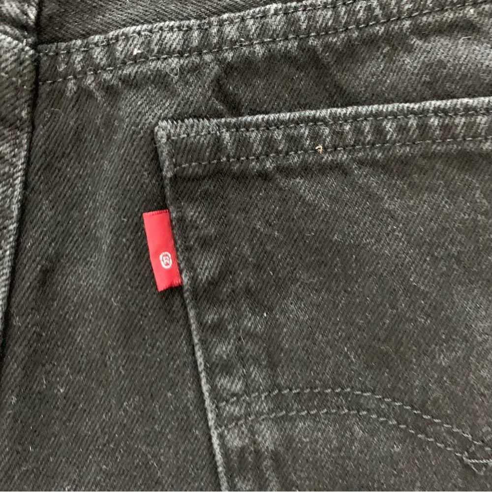 Levi’s 501 Faded Black Distressed Frayed Hem Shorts size 27 Cotton Button Fly - Picture 7 of 9